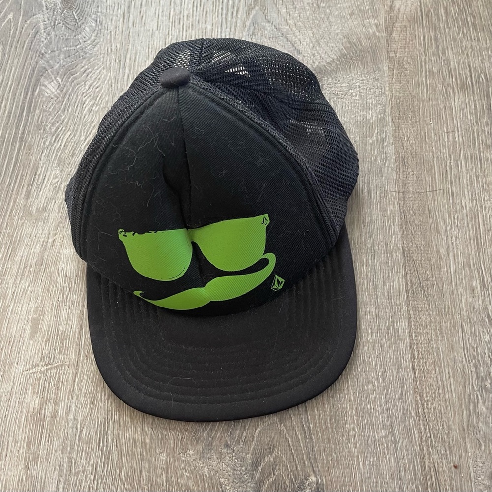 Volcom hat - Picture 1 of 3